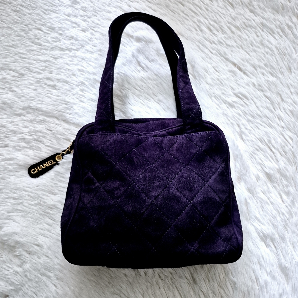 Vintage CHANEL Matelasse Velvet Purple Handbag - Picture 4 of 11
